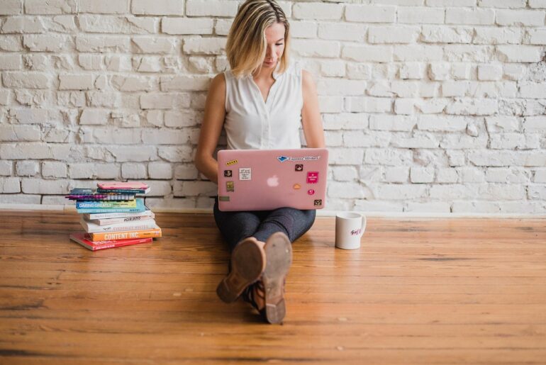 ¿Eres Copywriter? Trabaja desde casa creando textos y gana en dólares por proyecto entregado