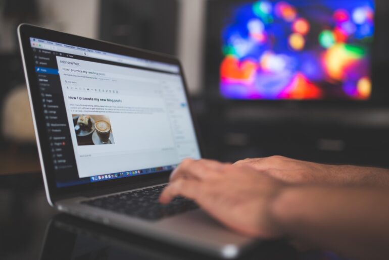 Oferta de empleo remoto para Copywriter: Redacta desde casa y gana bien por tu talento