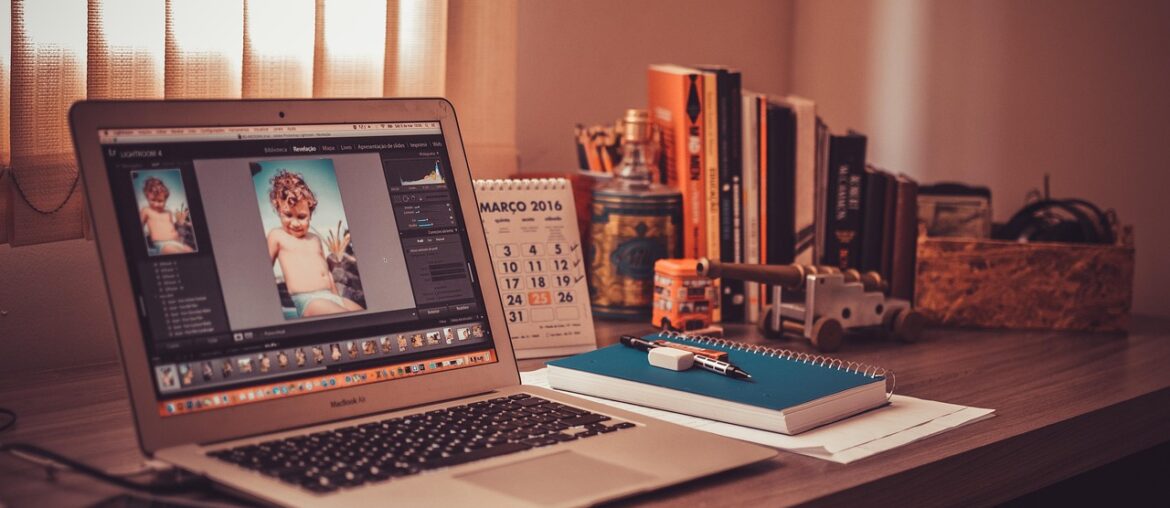 Oferta de empleo remoto para diseñador gráfico experto en contenido digital