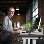 Se solicita asesor de ventas para trabajo remoto con comisiones ilimitadas y horarios flexibles