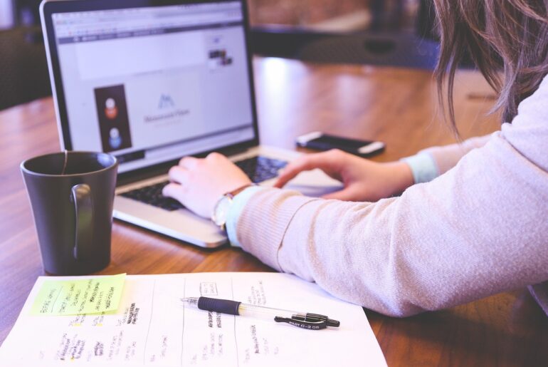 Oportunidad de teletrabajo para diseñador gráfico con experiencia comprobable en publicidad